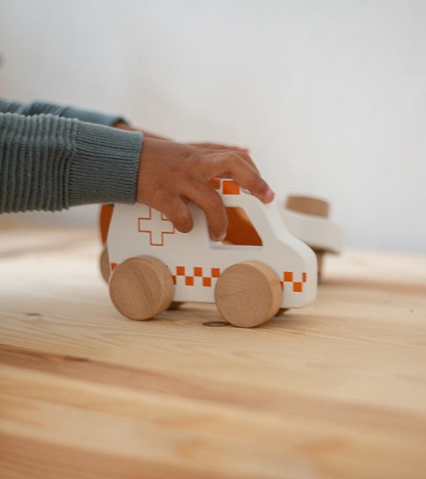 Autoambulanza in legno