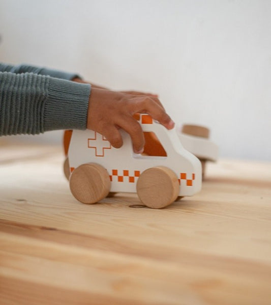 Autoambulanza in legno