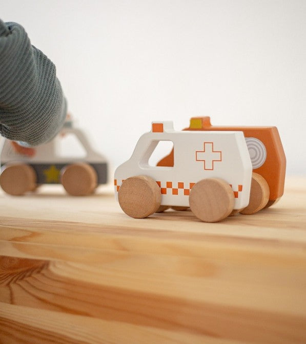Autoambulanza in legno
