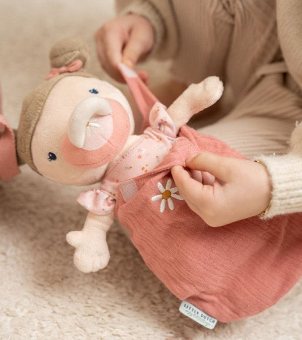 Bambola neonato con culla e accessori
