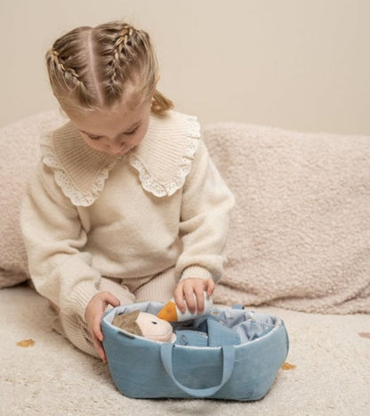 Bambola neonato con culla e accessori