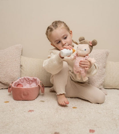 Bambola neonato con culla e accessori