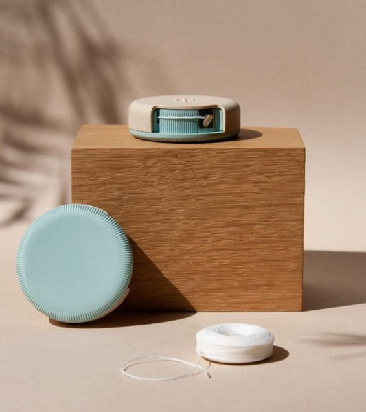 Filo interdentale vegan con dispenser