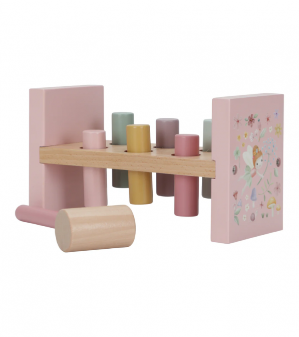 Gioco con chiodi e martello